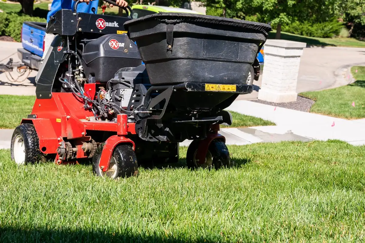 Aeration and Fertilization: Why They Work Best Together This Fall